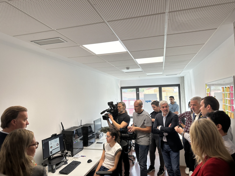 El Presidente del Gobierno Aut&oacute;nomo de Canarias visita y reconoce el potencial cient&iacute;fico de Artis Development, start up de la ULPGC