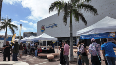 Alrededor de 400 personas se sumergen en la investigaci&oacute;n de la ULPGC en una gran feria cient&iacute;fica junto al Poema del Mar