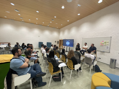 &laquo;Pizza Bites&raquo; re&uacute;ne a 30 personas en una segunda sesi&oacute;n sobre la relaci&oacute;n entre las conexiones profesionales y el emprendimiento